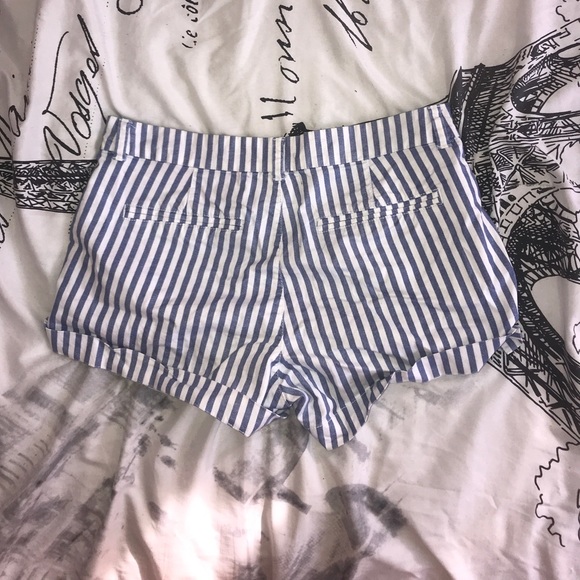 old navy brand striped blue and white chino shorts - Picture 2 of 4